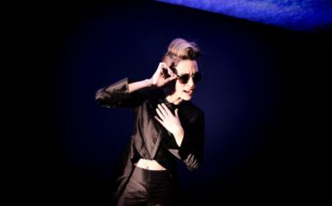 Με αφορμή τον πιο παράδοξο εορτασμό της Παγκόσμιας Ημέρας Θεάτρου, η παράσταση "Οικογένεια Τσέντσι" προσφέρεται διαδικτυακά