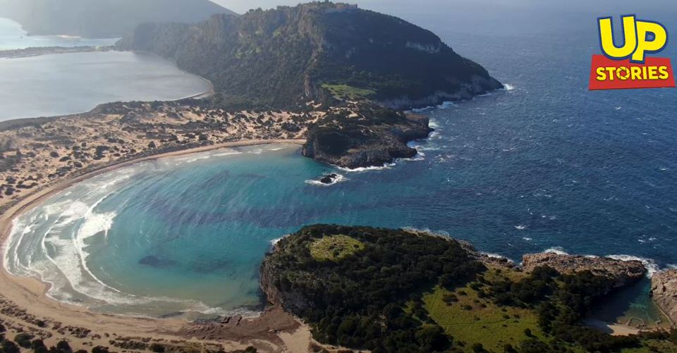 Γλώσσα: Η ομορφότερη φυσική πισίνα (απανεμιά) της Μεσογείου από ψηλά (video)