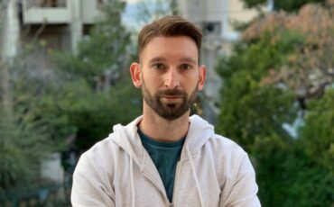 Γιάννης Φιλίππου: "Νιώθω ότι αυτό που ζούμε είναι ένα έργο κι εμείς απλοί ηθοποιοί που όμως δεν έχουμε σενάριο"