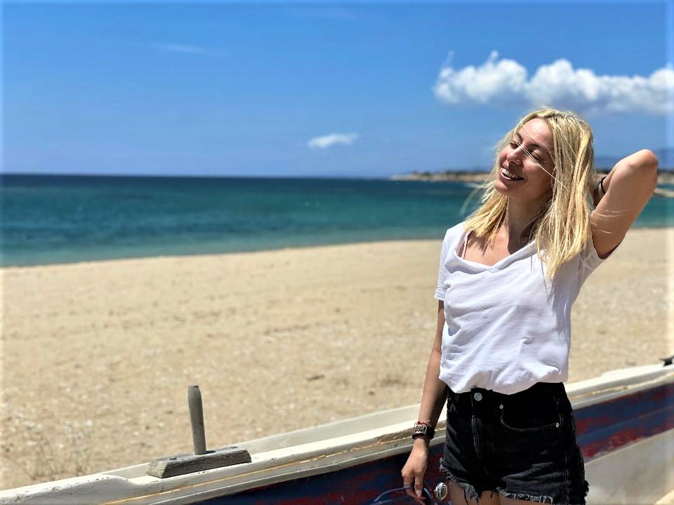 Πυργάκι Νάξου: Η παραλία των 3 χιλιομέτρων με τους σπάνιους σκιερούς κέδρους