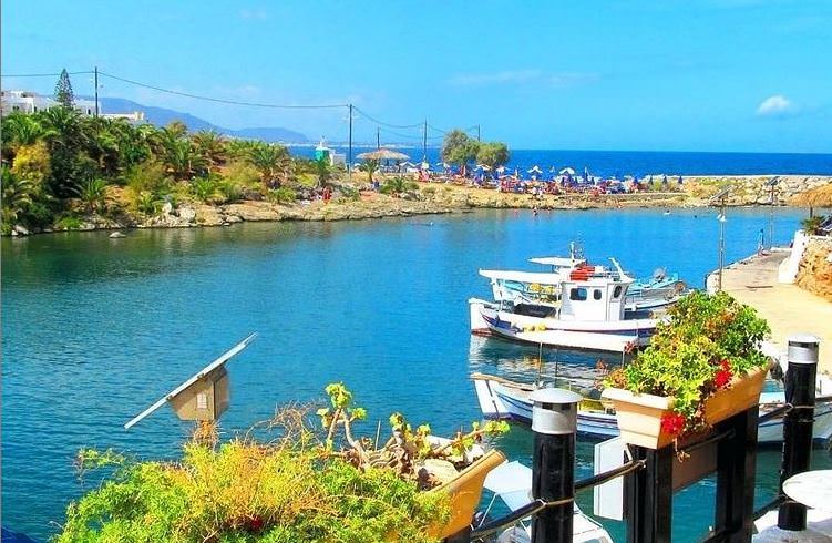 Σίσι: Οδοιπορικό στο γραφικό ψαροχώρι της Κρήτης