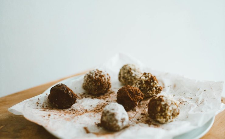 Συνταγή για πρωτοχρονιάτικα τρουφάκια με ρούμι!