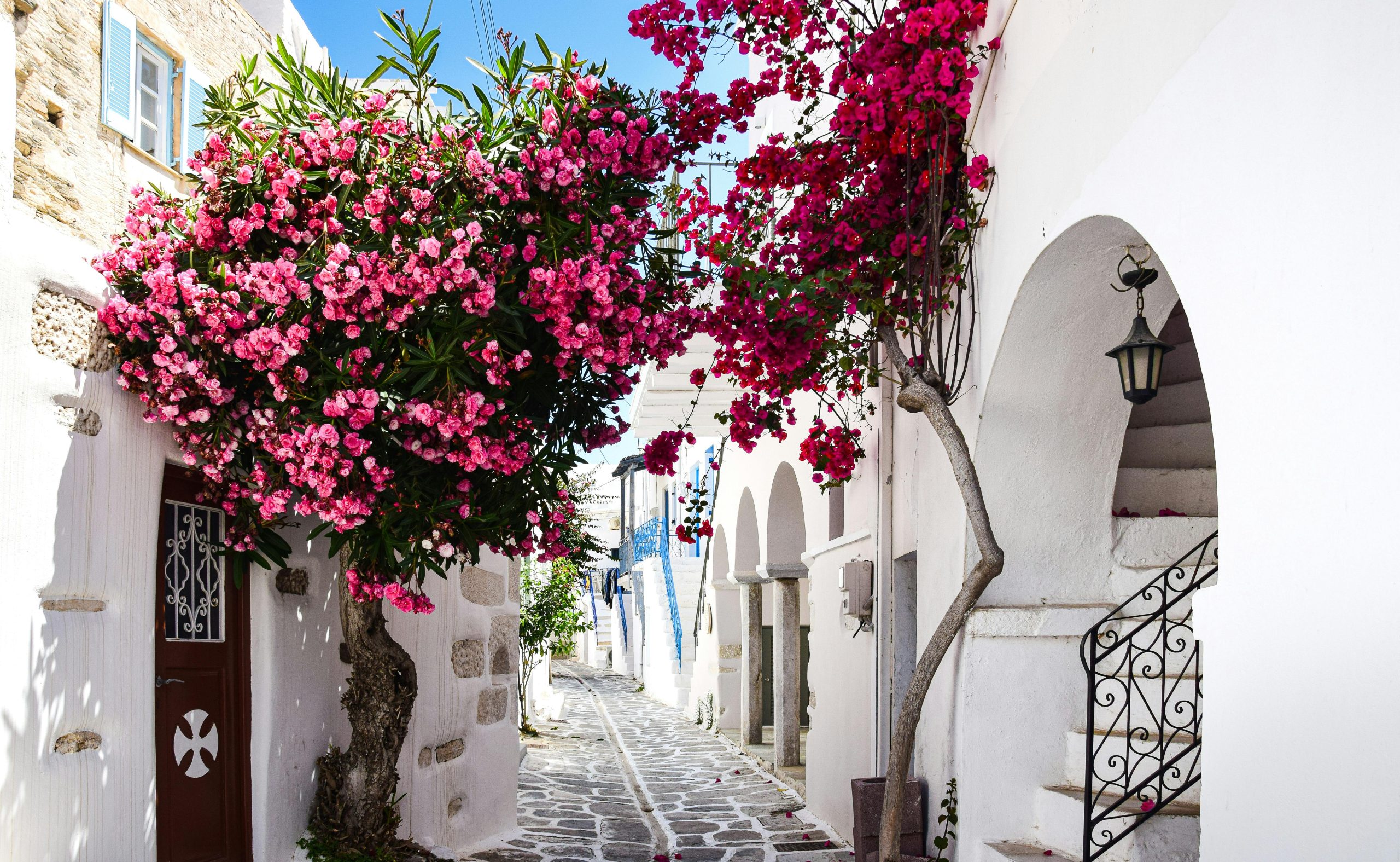 Σύρος: Το travelgirl.gr προτείνει να κάνεις Πάσχα στην "Αρχόντισσα των Κυκλάδων"