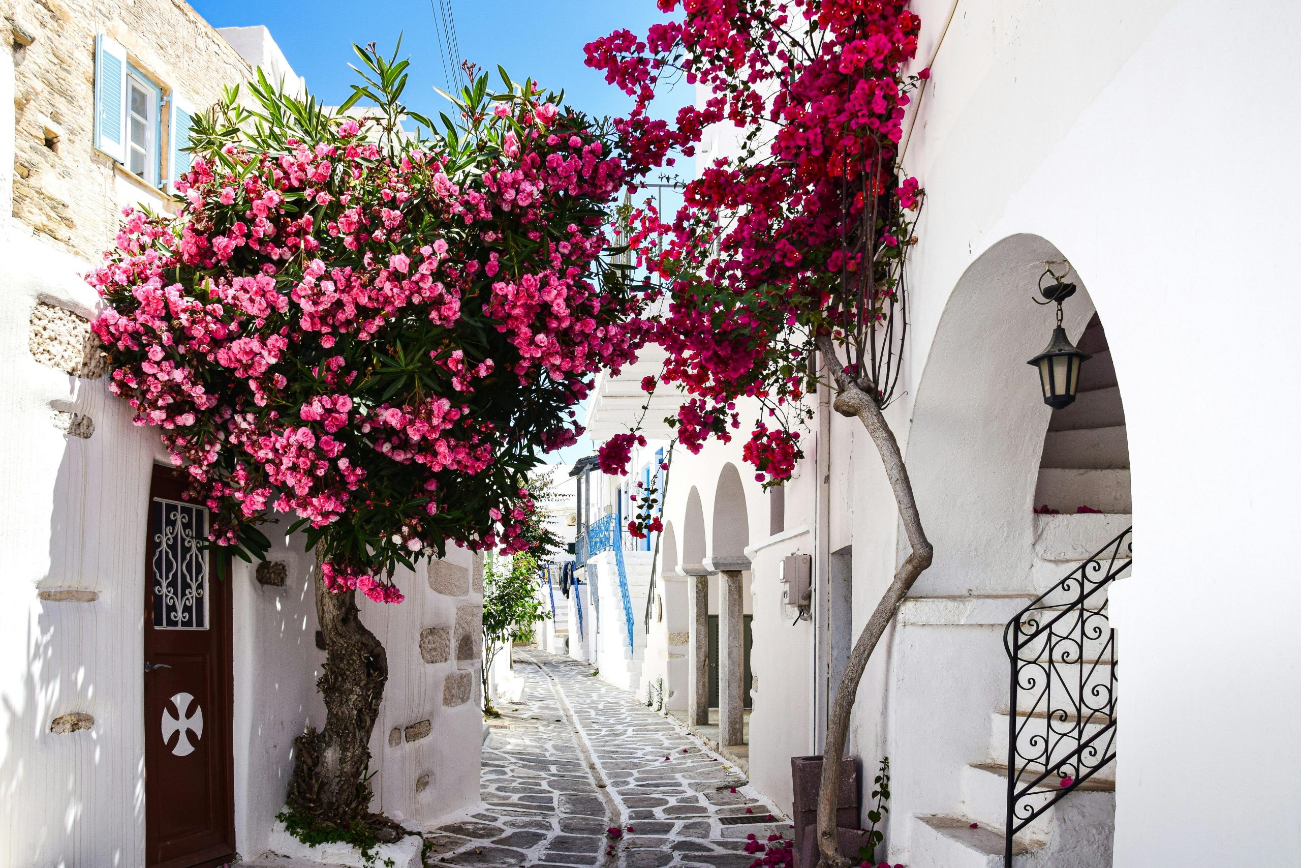 Σύρος: Το travelgirl.gr προτείνει να κάνεις Πάσχα στην "Αρχόντισσα των Κυκλάδων"
