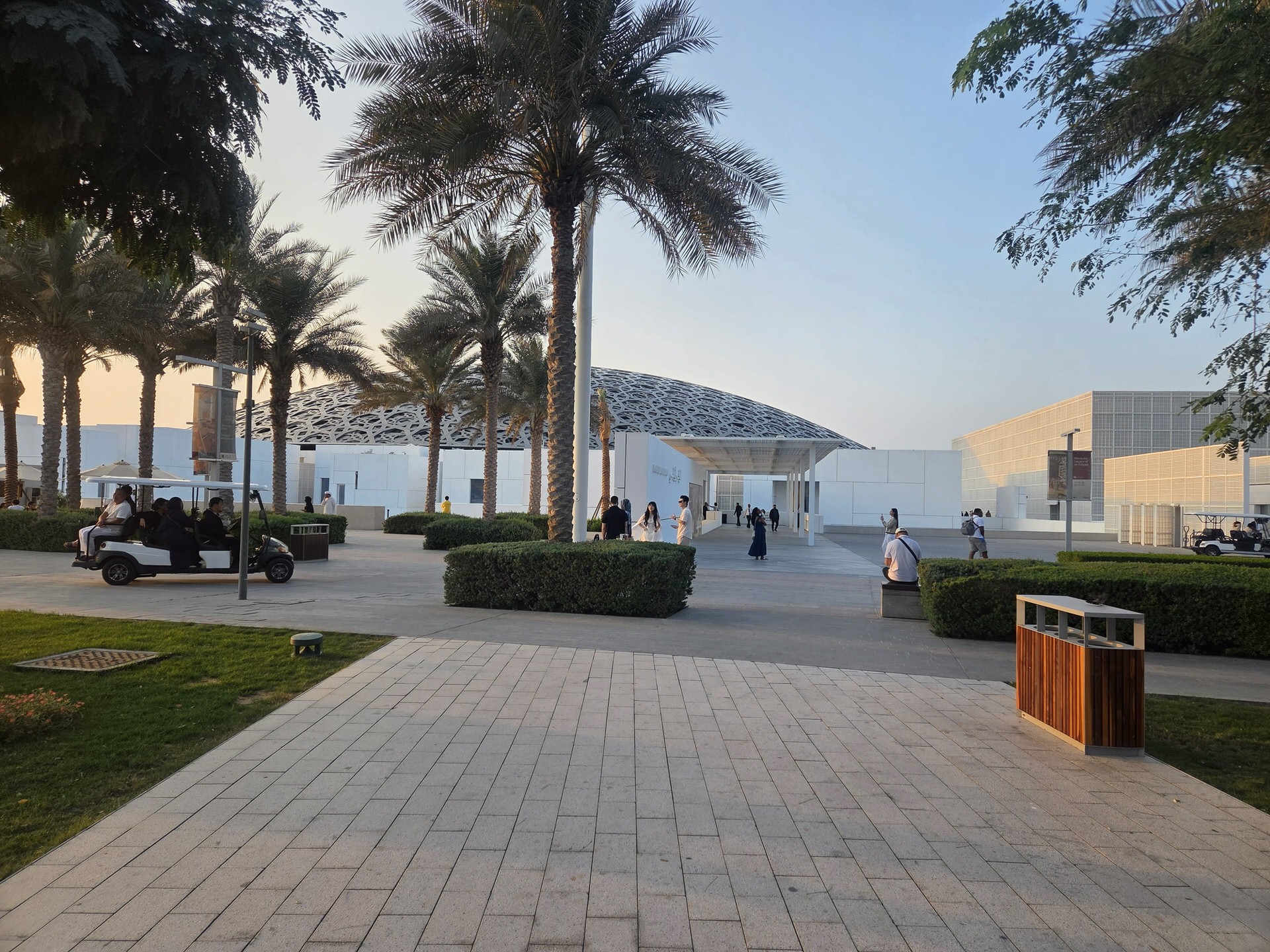 Άμπου Ντάμπι: Ταξιδεύοντας στην καρδιά της αραβικής κουλτούρας και της σύγχρονης πολυτέλειας