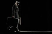 O Θάνατος του Εμποράκου: Η επιτυχημένη παράσταση του Γιώργου Νανούρη ταξιδεύει σε όλη την Ελλάδα