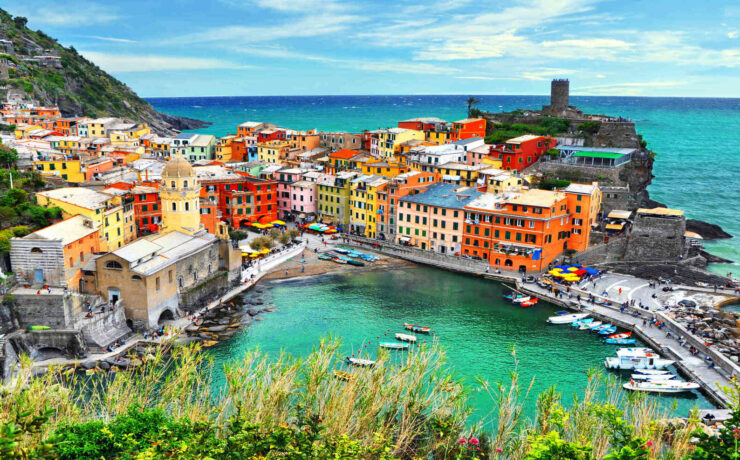 Cinque Terre: Ταξίδι στο μαγευτικό μέρος της ιταλικής Ριβιέρας που θα λατρέψετε Πηγή φωτογραφίας: https://www.thetrainline.com/en/train-companies/trenitalia/cinque-terre-express