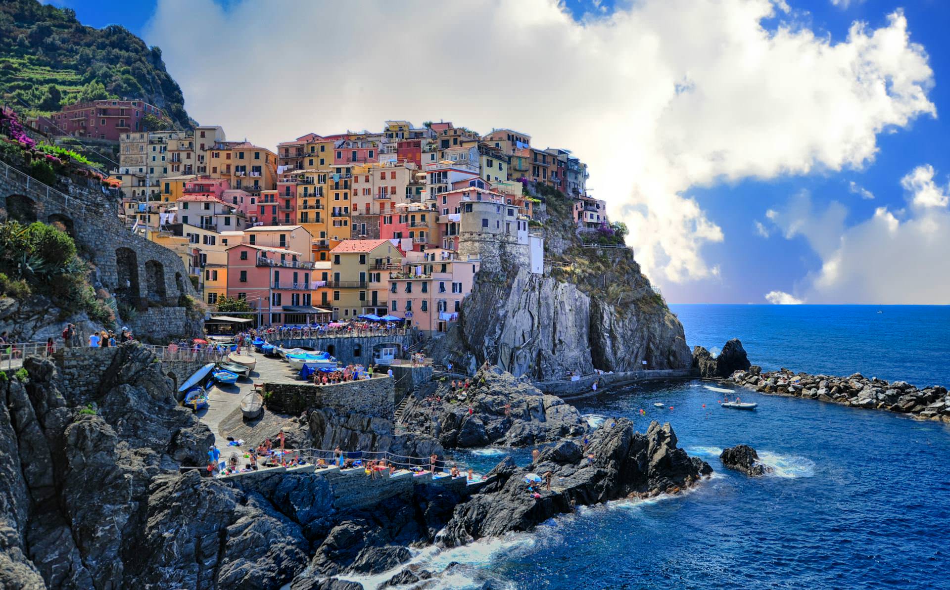 Cinque Terre: Ταξίδι στο μαγευτικό μέρος της ιταλικής Ριβιέρας που θα λατρέψετε