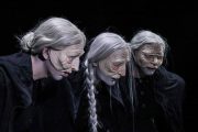 Οι γριές που μαζεύουν την τσουκνίδα: Επιστροφή στο Θέατρο Σταθμός από 6 Οκτωβρίου