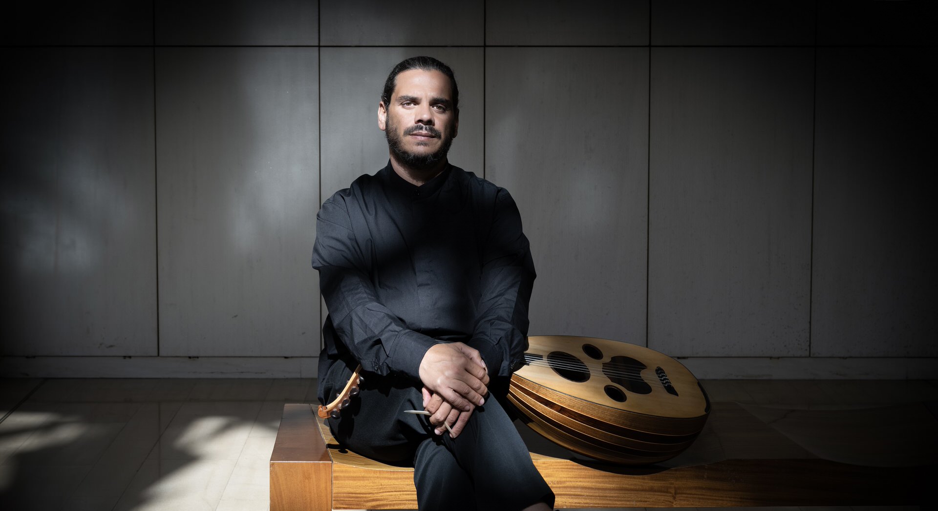 Ο Αλέκος Βρέτος επιστρέφει με το πρότζεκτ Mediterranean Echoes στον Κήπο του Μεγάρου στις 9 Ιουλίου