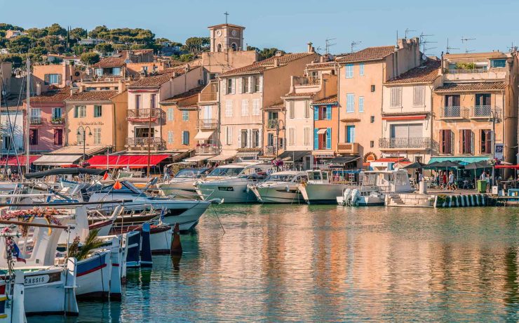 Cassis: Ένας καμβάς γαλήνης και ομορφιάς στην καρδιά της Προβηγκίας Πηγή φωτογραφίας:https://worldwildschooling.com/