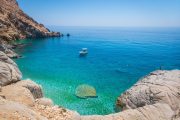 Οι ομορφότερες παραλίες των Κυκλάδων: Ένα ταξίδι σε γαλάζια όνειρα