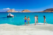 Οι καλύτεροι προορισμοί για οικογενειακές διακοπές στα ελληνικά νησιά Πηγή φωτογραφίας: https://forsomethingmore.com/