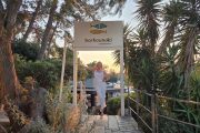 Μπαρμπουνάκι: Θαλασσινές απολαύσεις με θέα στον Ναυτικό Όμιλο Βουλιαγμένης