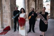 «Μητέρα Αράχνη»: Η παράσταση που διερευνά την πανάρχαια σχέση της υφαντικής τέχνης με τη λογοτεχνία και τη μουσική