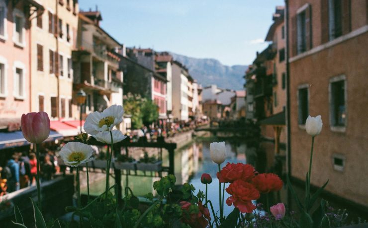 Annecy: Ένα διαμάντι των Γαλλικών Άλπεων που αιχμαλωτίζει τις καρδιές
