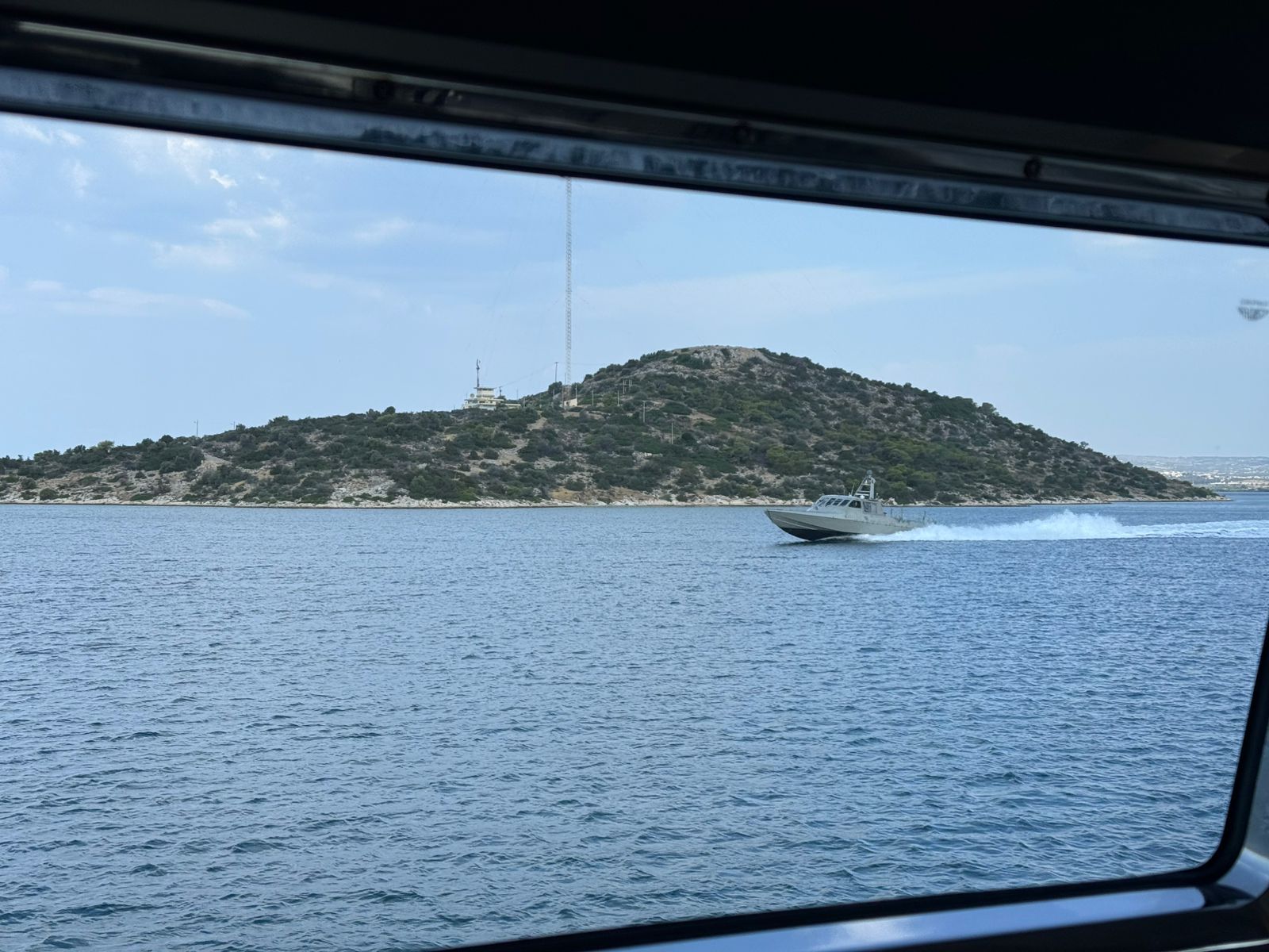 Παρέμβαση ΠΕΠΙΕΘ-Βάλλη για τον Δίαυλο Νέας Περάμου – Σαλαμίνας: Ζητούν μείωση ταχύτητας των πλωτών του Ναυστάθμου Σαλαμίνας