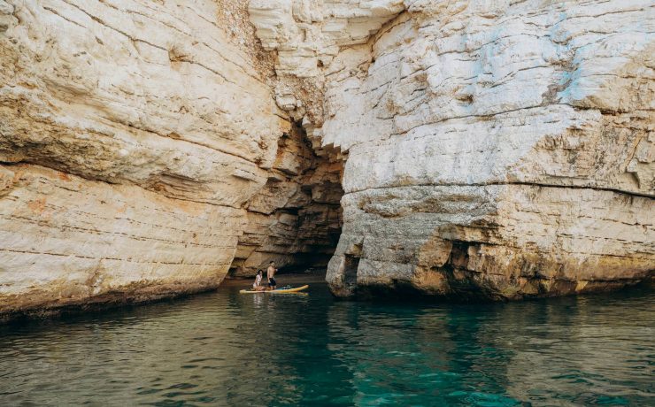 Grotta Azzurra: Το σπήλαιο που μάγεψε αυτοκράτορες και καλλιτέχνες βρίσκεται στο Κάπρι