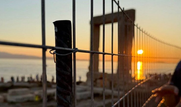 "Δεν βάζεις σύρμα στην ψυχή ενός τόπου": Παρέμβαση του Ναξιώτη Γιώργου Βάλλη για την Πορτάρα Νάξου