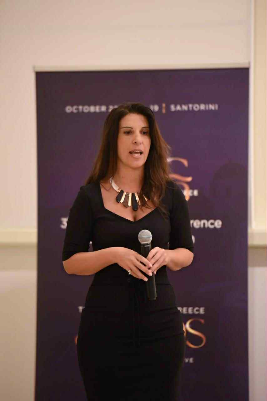 Η Έλλη Σπυροπούλου στο travelgirl.gr: Οι στόχοι του 3ου Συνεδρίου Τουρισμού Πολυτελείας στη Σαντορίνη και ο ρόλος της Ράντι Ζούκερμπεργκ