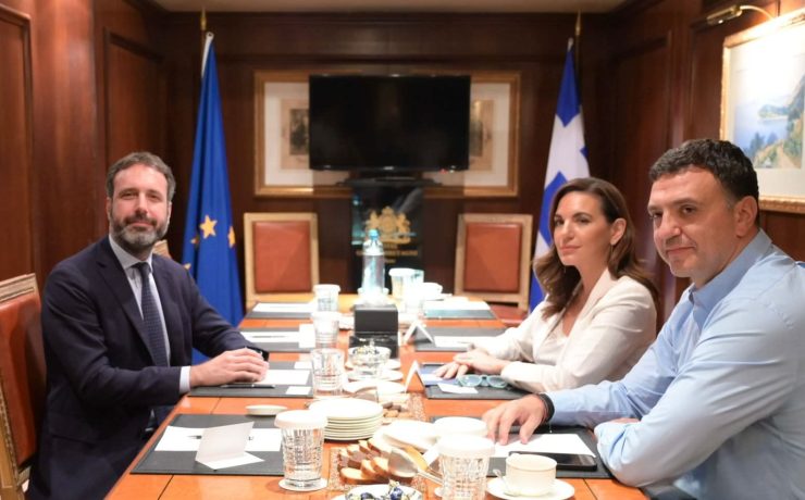 Συνάντηση Ολ. Κεφαλογιάννη- Β. Κικίλια με εκπρόσωπο του RΣυνάντηση Ολ. Κεφαλογιάννη- Β. Κικίλια με εκπρόσωπο του Royal Caribbean Groupoyal Caribbean Group