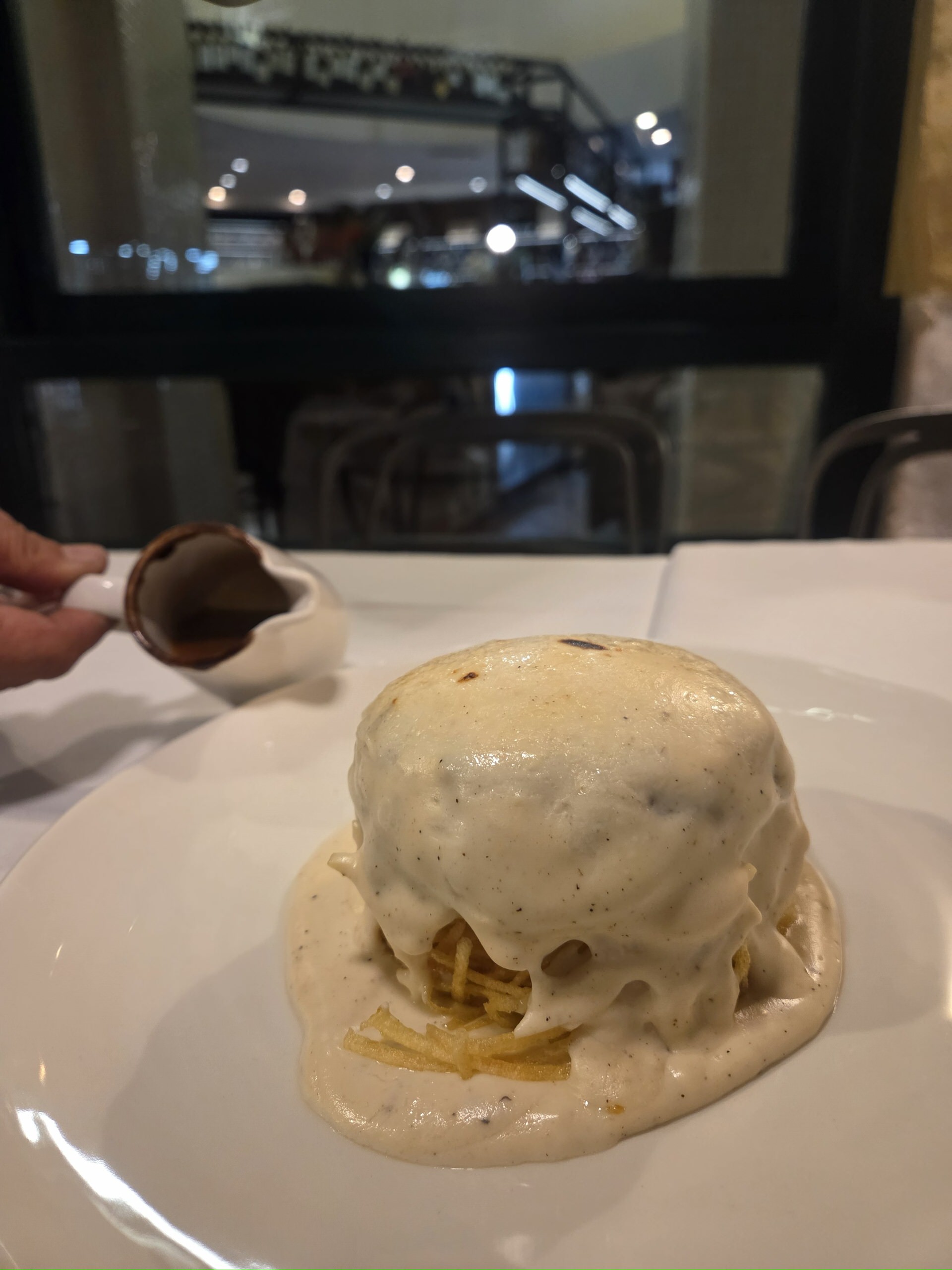 Ateno Cook & Deli: Ο Νίκος Καραθάνος μας ξανασυστήνει την ελληνική κουζίνα με μία σύγχρονη ματιά
