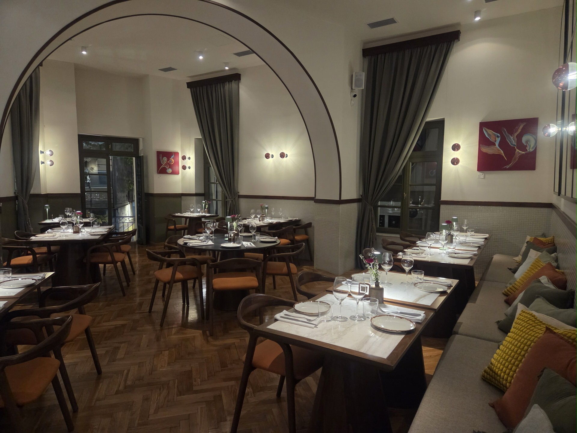 Ateno Cook & Deli: Ο Νίκος Καραθάνος μας ξανασυστήνει την ελληνική κουζίνα με μία σύγχρονη ματιά