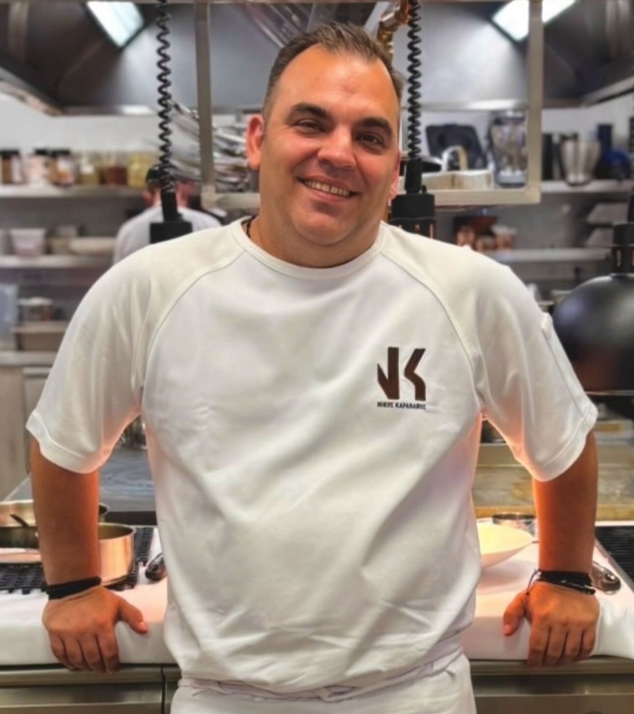 Ateno Cook & Deli: Ο Νίκος Καραθάνος μας ξανασυστήνει την ελληνική κουζίνα με μία σύγχρονη ματιά