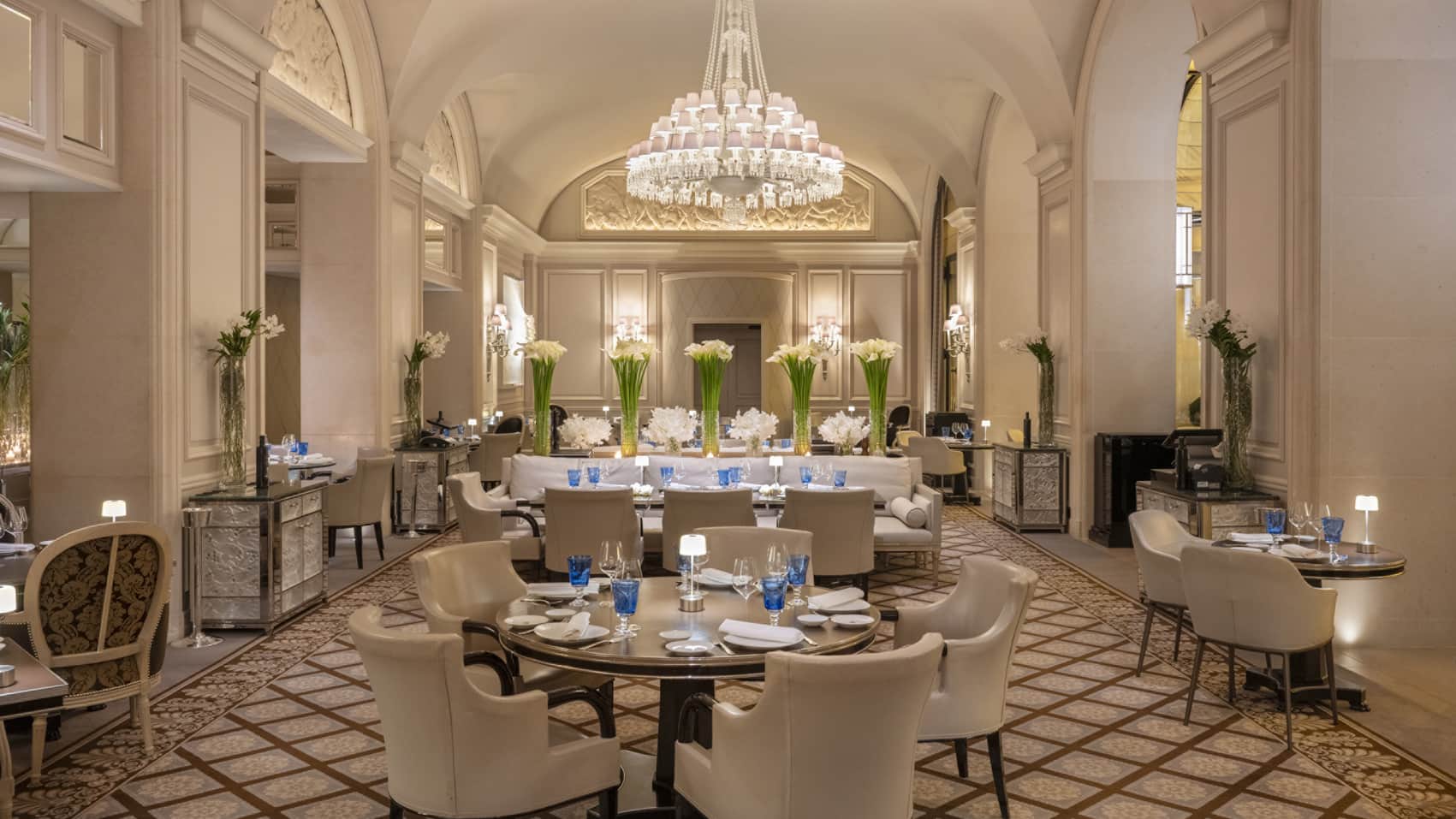 Δείπνο στο Le George του Four Seasons στο Παρίσι: Όταν η ιταλική κουζίνα συναντά τη γαλλική φινέτσα