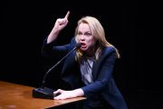 Το συγκλονιστικό «Prima Facie» με τη Λένα Παπαληγούρα επιστρέφει