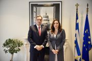 Συνάντηση της Όλγας Κεφαλογιάννη με τον Πρέσβη του Περού