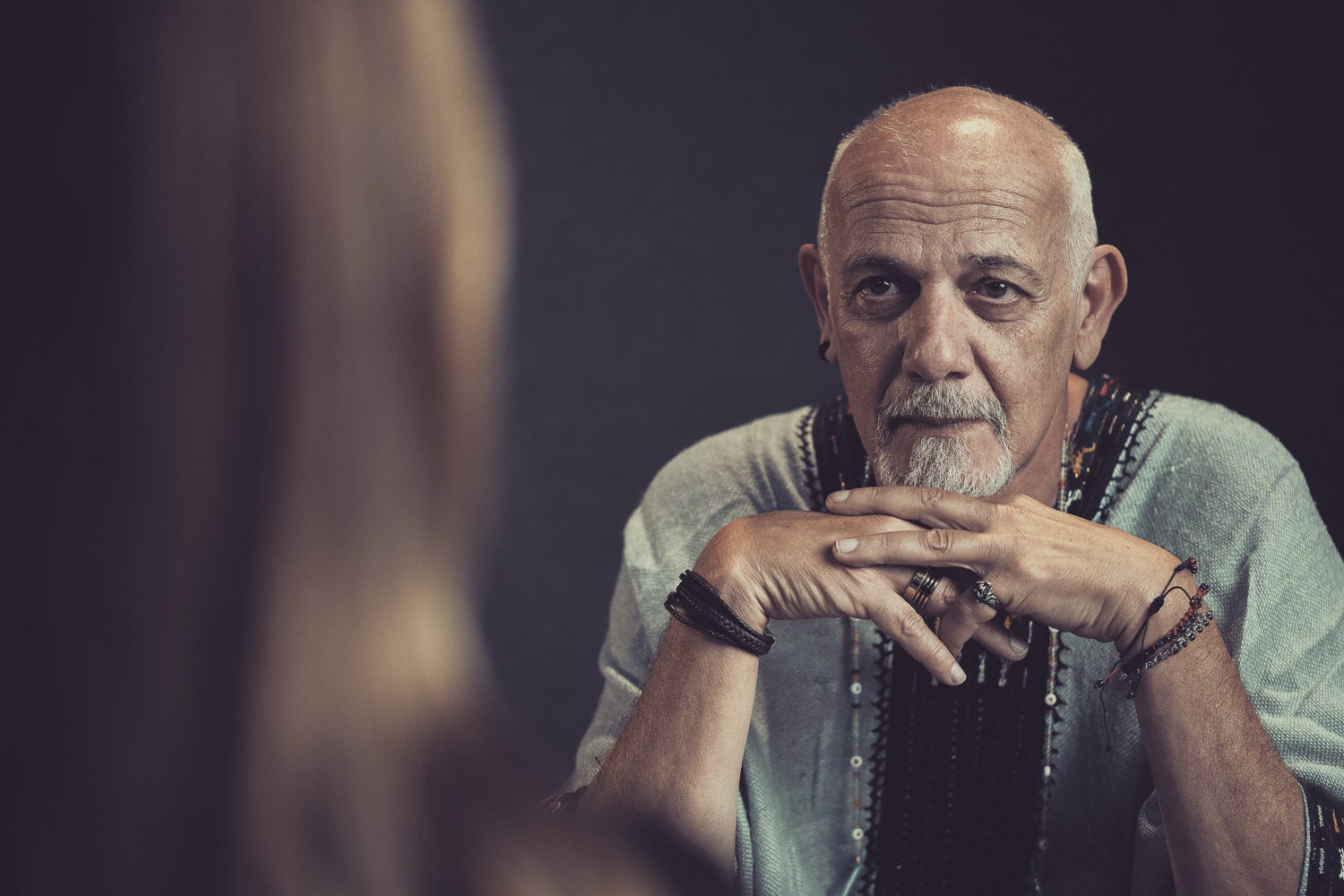 Η Συνάντηση: Το συγκλονιστικό έργο του Αμερικανού συγγραφέα Stephen Belber στο Θέατρο Μουσούρη