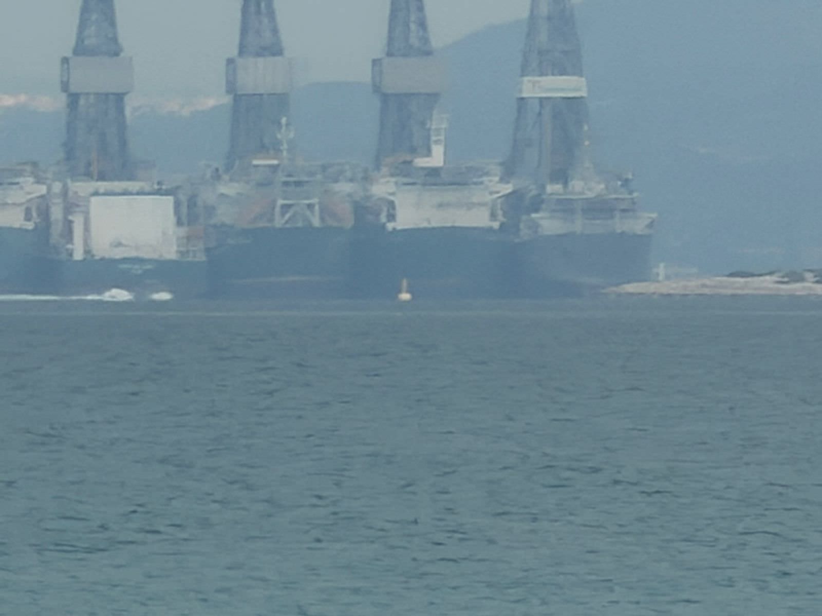 Κίνδυνος στη θάλασσα από πολεμικά σκάφη στον Δίαυλο Νέας Περάμου – Σαλαμίνας: Προειδοποιεί η Π.Ε.Π.Ι.Ε.Θ. για παραβάσεις του ΔΚΑΣ