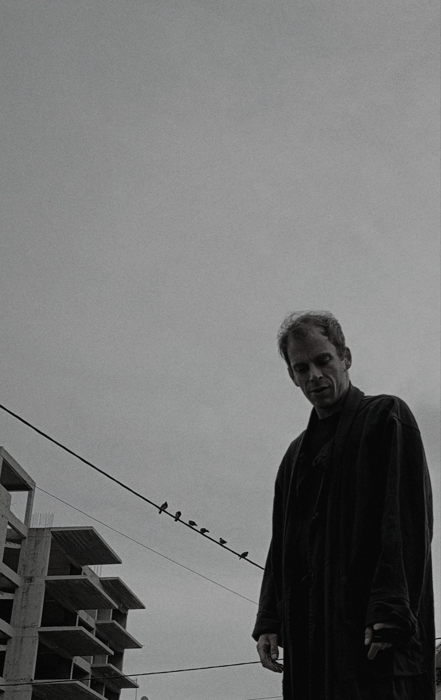 «Διψάει τις Νύχτες»: Μία παράσταση στο Δημοτικό Νεκροταφείο Πειραιά "Η Ανάσταση"