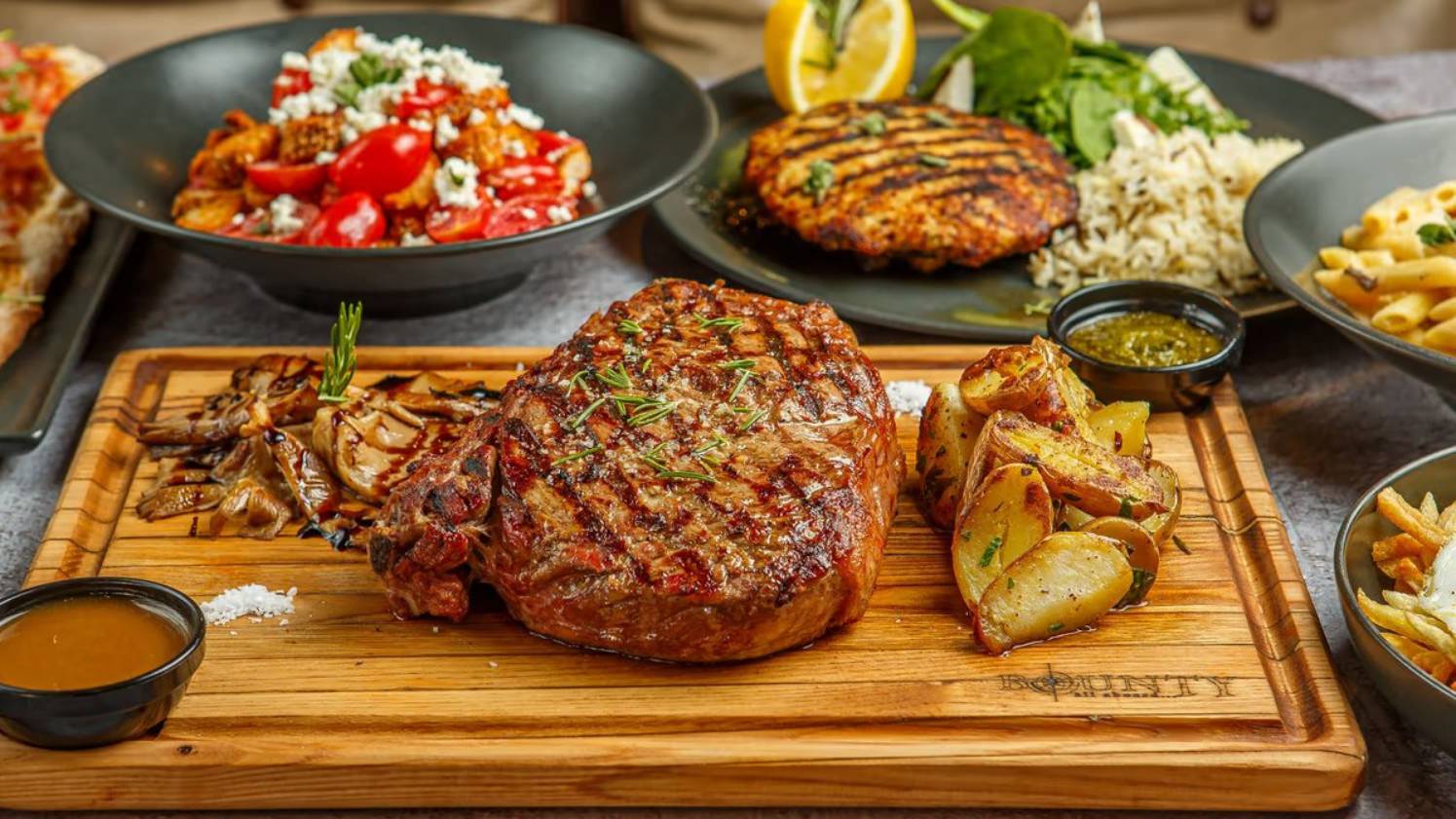 Bounty All Aboard: Ένα γαστρονομικό ταξίδι στην καρδιά του Πειραιά με καπετάνιο τον Γιώργο Νησίριο