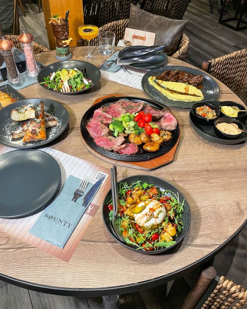 Bounty All Aboard: Ένα γαστρονομικό ταξίδι στην καρδιά του Πειραιά με καπετάνιο τον Γιώργο Νησίριο