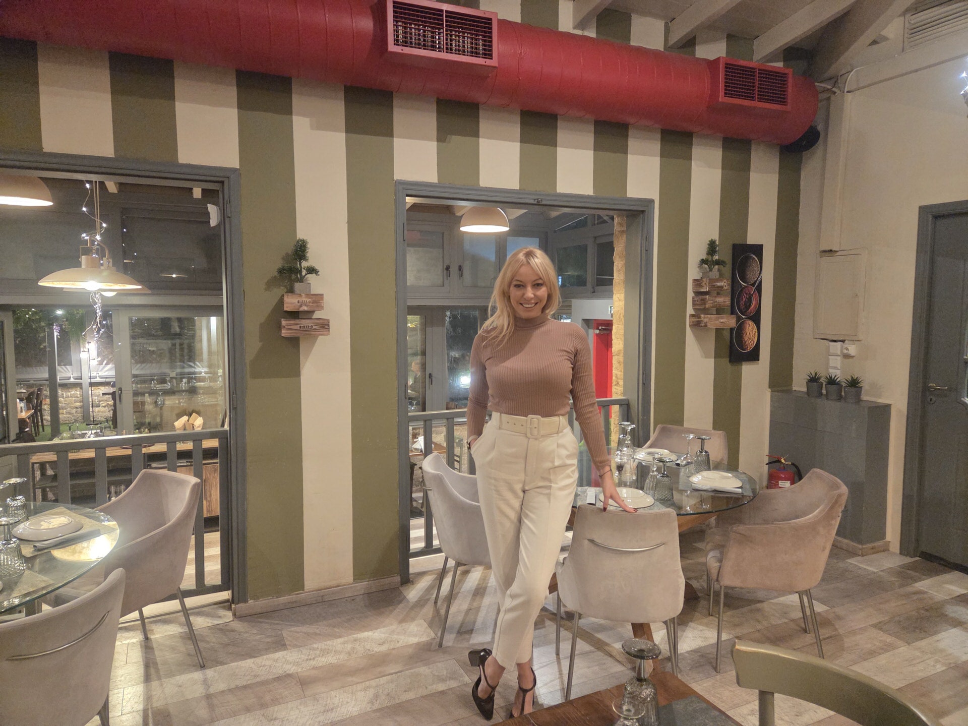 «Μπριγκάντα»: Ένας ζεστός χώρος στην Πεύκη αφιερωμένος στο καλό κρέας και το σπιτικό φαγητό