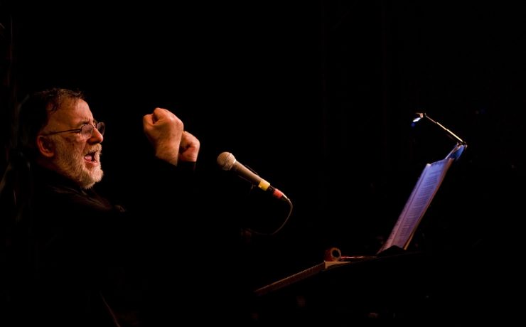 «Πάντα γελαστοί και γελασμένοι»: Τα λαϊκά του Θάνου Μικρούτσικου στις 7 Ιανουαρίου στο Παλλάς