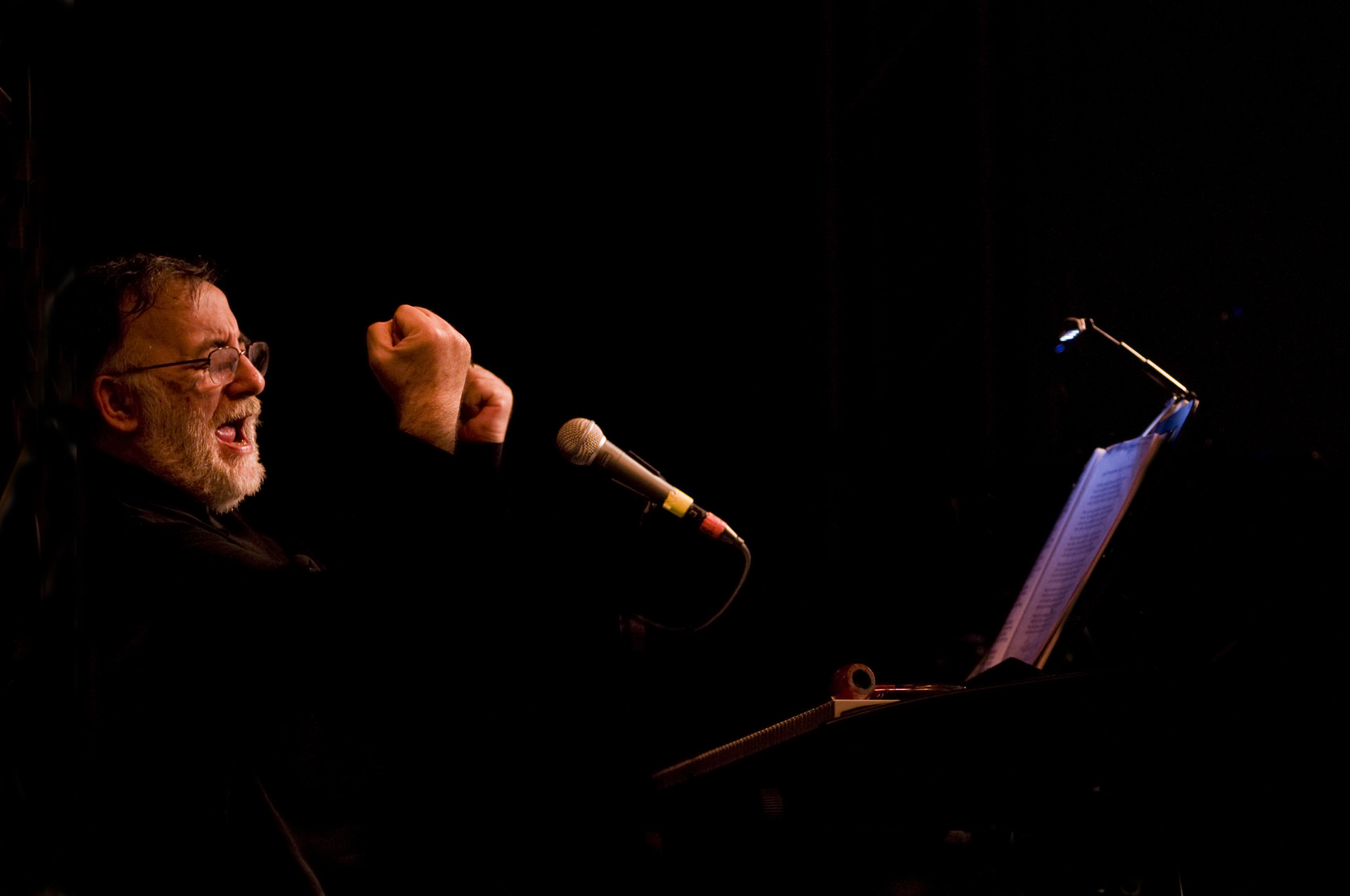 «Πάντα γελαστοί και γελασμένοι»: Τα λαϊκά του Θάνου Μικρούτσικου στις 7 Ιανουαρίου στο Παλλάς