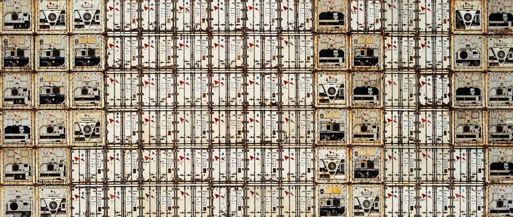 Ο Σπύρος Πώρος μιλάει στο travelgirl.gr για τη νέα έκθεσή του «Αποτύπωμα 30» και τις σημαντικές στιγμές της καριέρας του