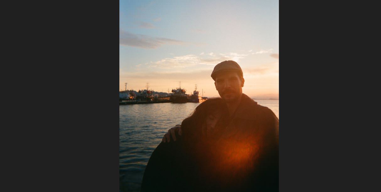 Η παράσταση " Κόκκινο ρομάντζο" στο θέατρο Φούρνος