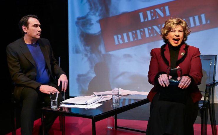 ΛΕΝΙ ΡΙΦΕΝΣΤΑΛ με τους Άννα Αδριανού και Βασίλη Αφεντούλη στον Μικρό Κεραμεικό