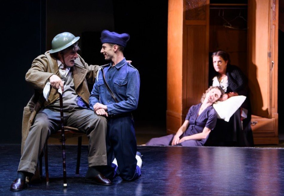 Τρίτο Στεφάνι: Οι πρώτες φωτογραφίες από την παράσταση της χρονιάς