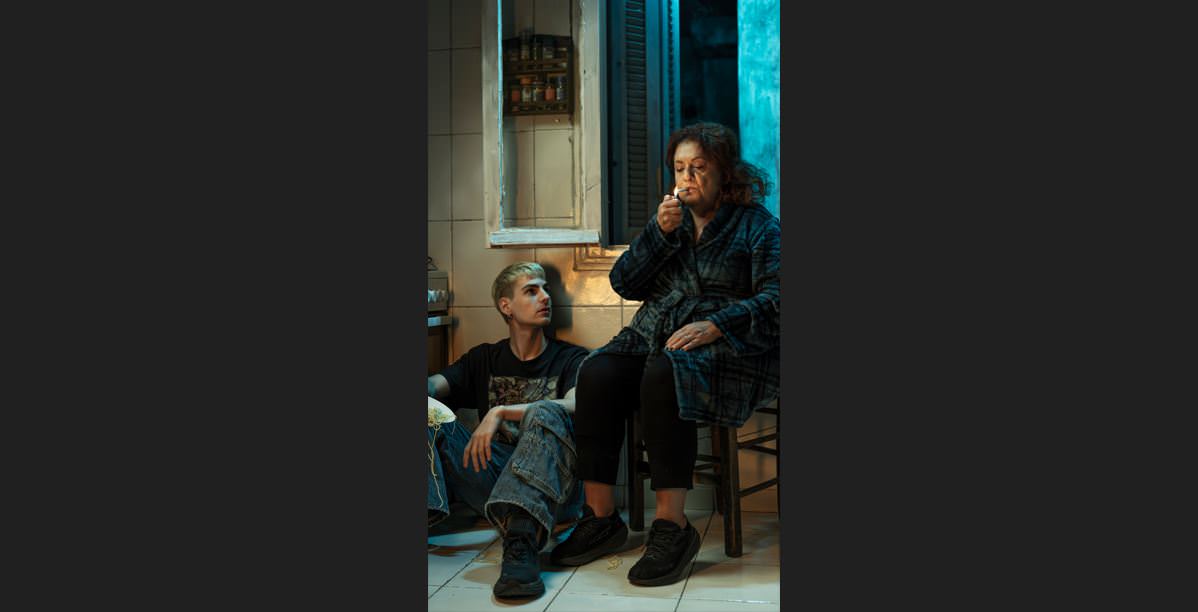 Η παράσταση «Αγώνες και μεταμορφώσεις μιας γυναίκας» στο Θέατρο Τζένη Καρέζη