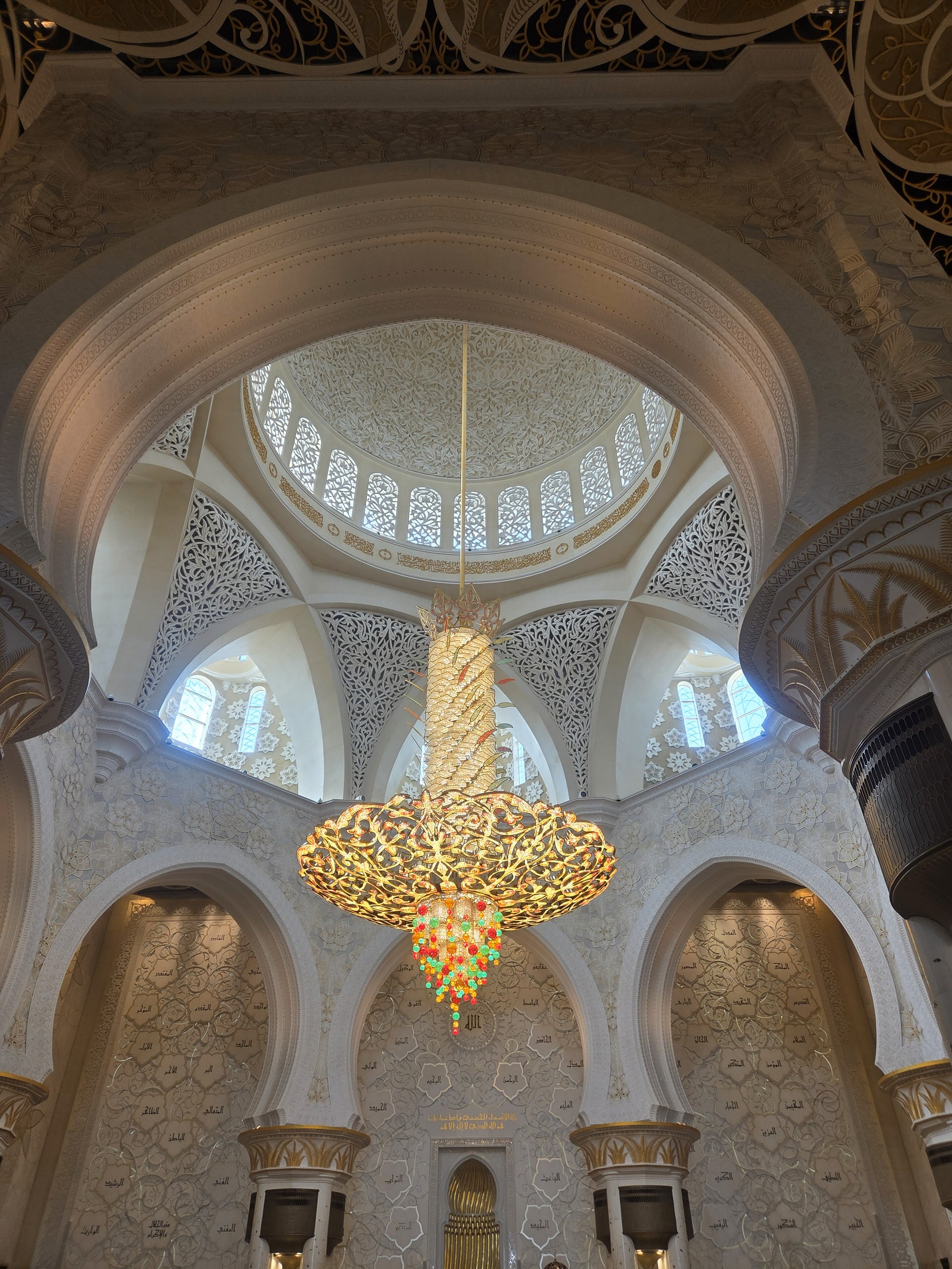 Η προσωπική μου εμπειρία στο Μεγάλο Τζαμί του Σεΐχη Ζάιντ στο Άμπου Ντάμπι