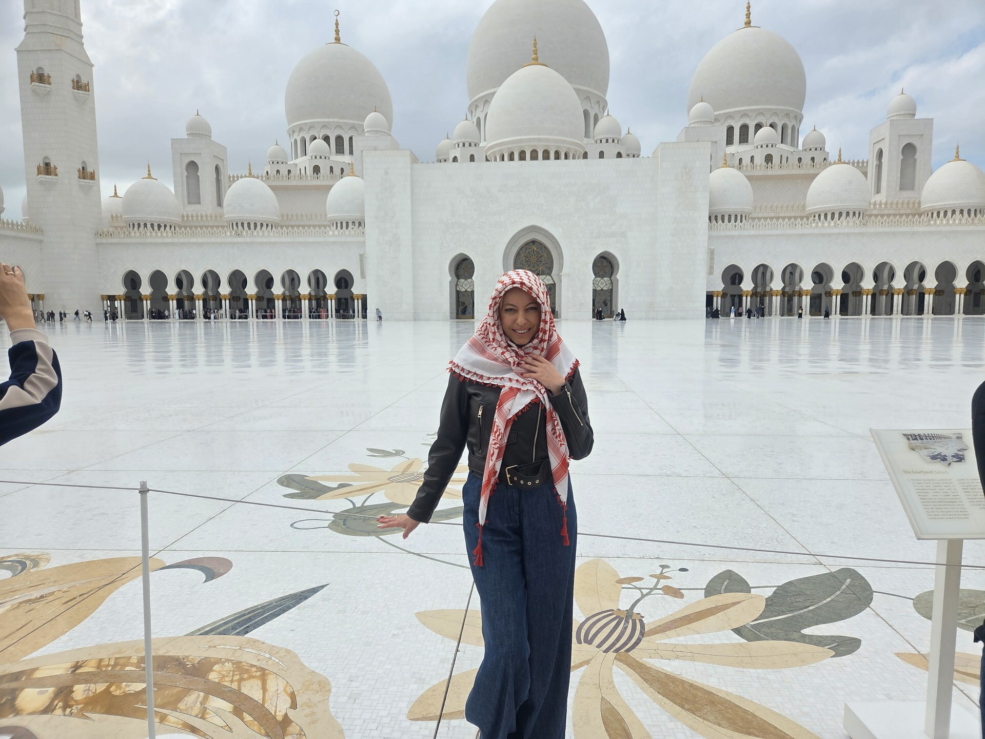 Η προσωπική μου εμπειρία στο Μεγάλο Τζαμί του Σεΐχη Ζάιντ στο Άμπου Ντάμπι