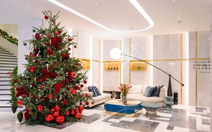 Λαμπερή τελετή ανάμματος του χριστουγεννιάτικου δέντρου στο Athens Capital Hotel & Athens Capital Suites – MGallery Collection