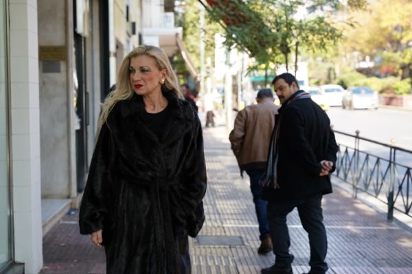 "Έναν συγγραφέα παρακαλώ!": Η ξεκαρδιστική σάτιρα του Jean-Pierre Martinez έρχεται για πρώτη φορά στην Ελλάδα!