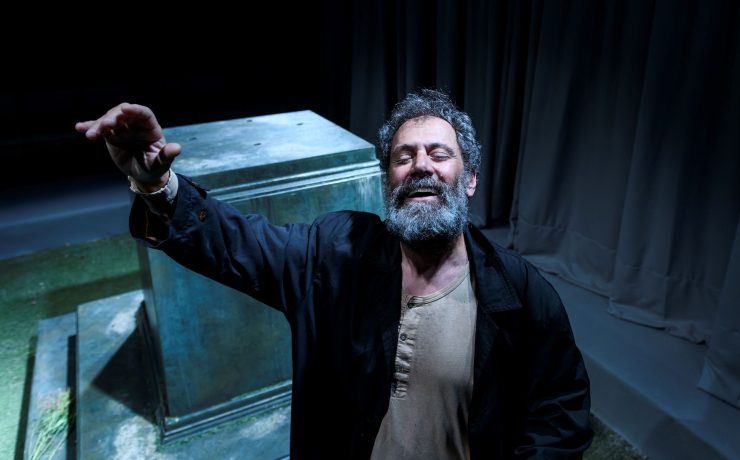 Το ημερολόγιο ενός τρελού: Η σπουδαία παράσταση του Στάθη Λιβαθινού επιστρέφει για 2η χρονιά