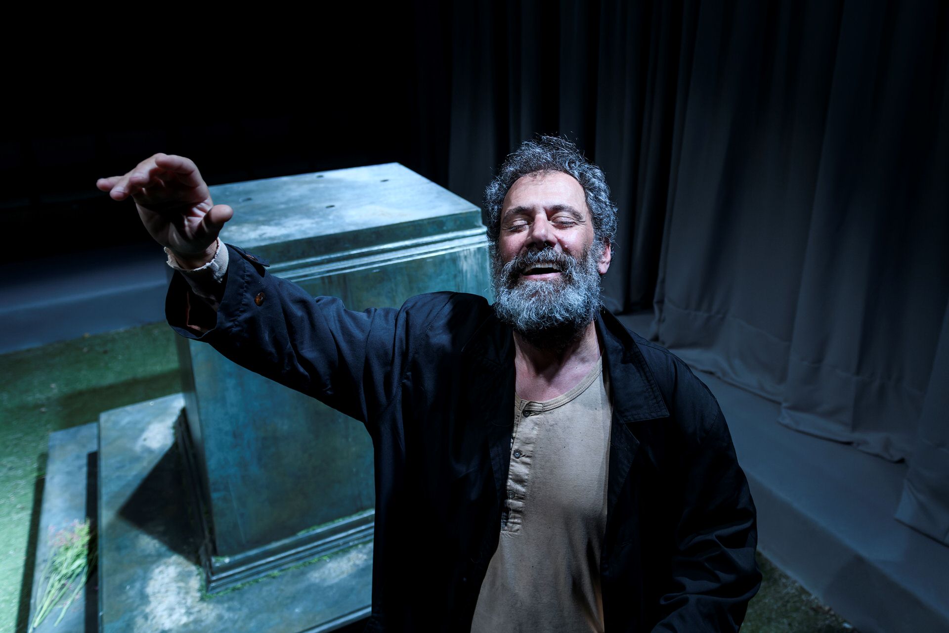 Το ημερολόγιο ενός τρελού: Η σπουδαία παράσταση του Στάθη Λιβαθινού επιστρέφει για 2η χρονιά